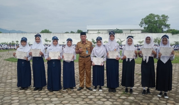 Upacara Bendera Awal Semester 2 di SMP Negeri 1 Kragan: Menyongsong Tahun Ajaran dengan Semangat Baru